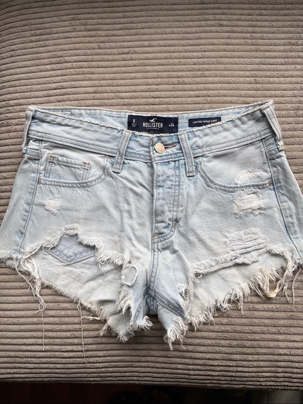 Hollister Low Rise Vintage Short Light Wash